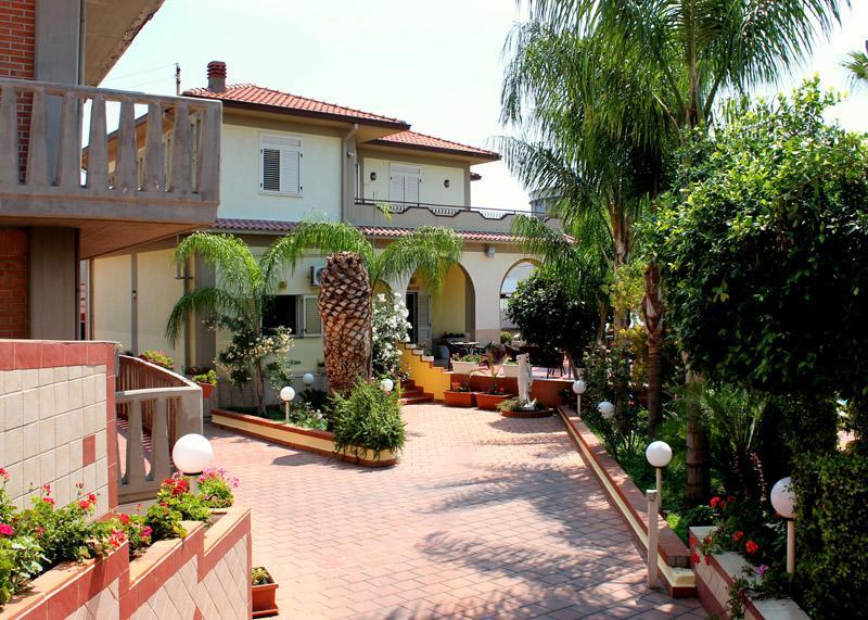 Hotel La Villa Misterbianco Kültér fotó
