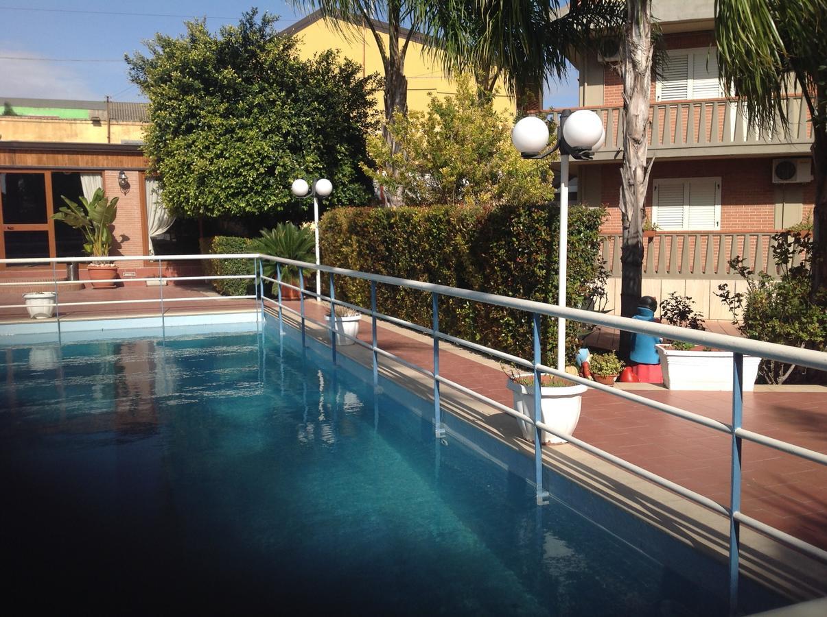 Hotel La Villa Misterbianco Kültér fotó